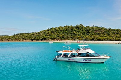 Cruises in Whitsundays offer unrivalled views of nature and the incredible landscapes