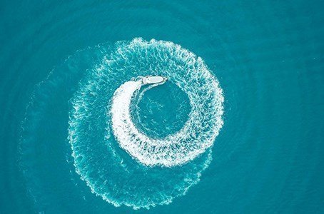 The adventure cruise on the ‘Viper’ is one of the fastest in the Whitsundays