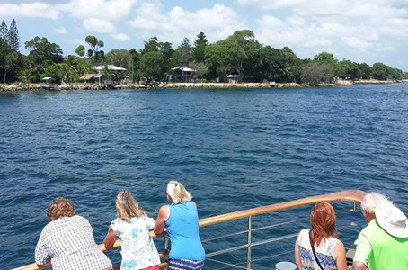 ‘Lady Brisbane’ cruising the Brisbane waters